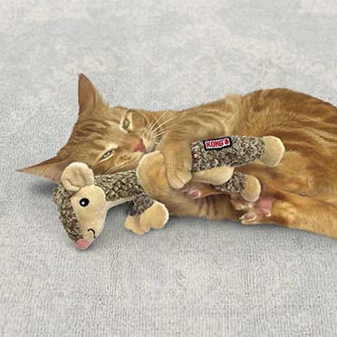 KONG Cat Luvs Mouse Braun - Sceneshot
