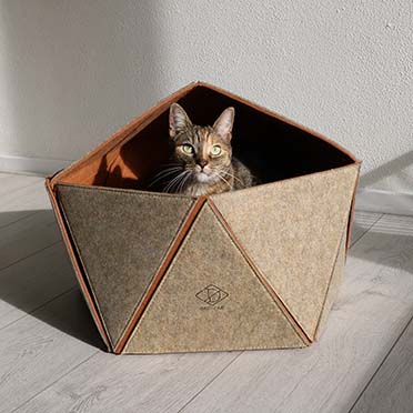 Maison de chats en feutre logan brun sable - Sceneshot