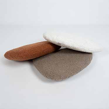 Pebble - dog head pillow taupe - Detail 1