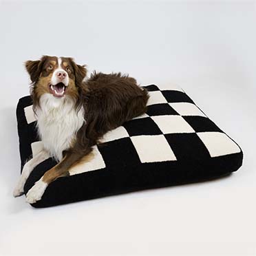 Dog cushion COZY BLOCK Black/white - Sceneshot 2
