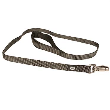 La Laisse Explor nord nylon noir, d'Explor, une laisse pour chien mouchetée noire et blanche avec une poignée en boucle et un fermoir en métal, fait écho à la durabilité des colliers résistants sur fond blanc.