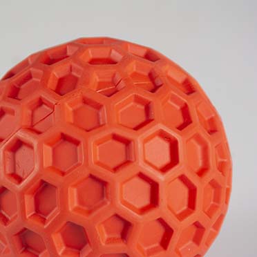 Rubber hexagon ball squeak red - Detail 1