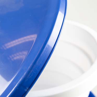 Drinkemmer met handvat & pootjes Blauw/wit - Detail 2