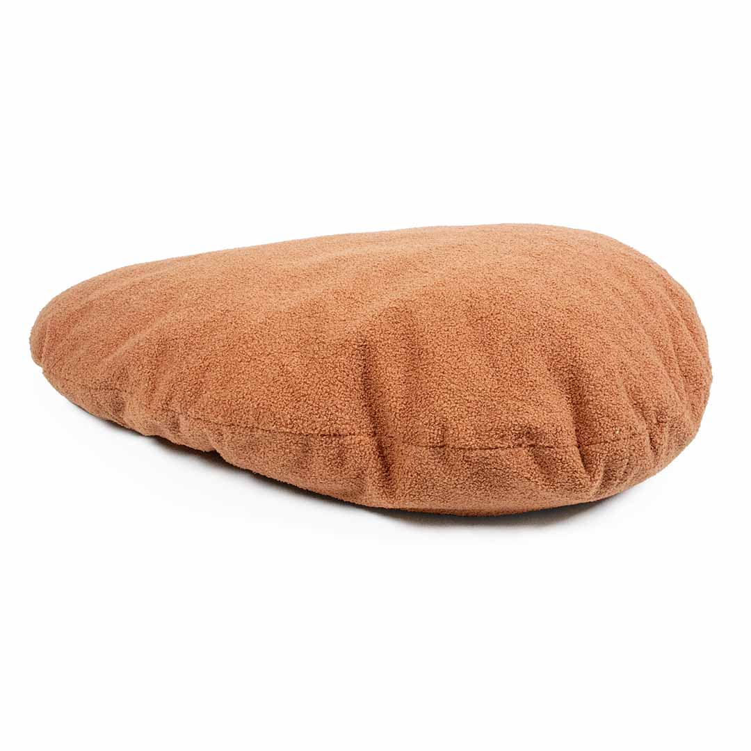 Pebble - dog cushion orange - Sceneshot