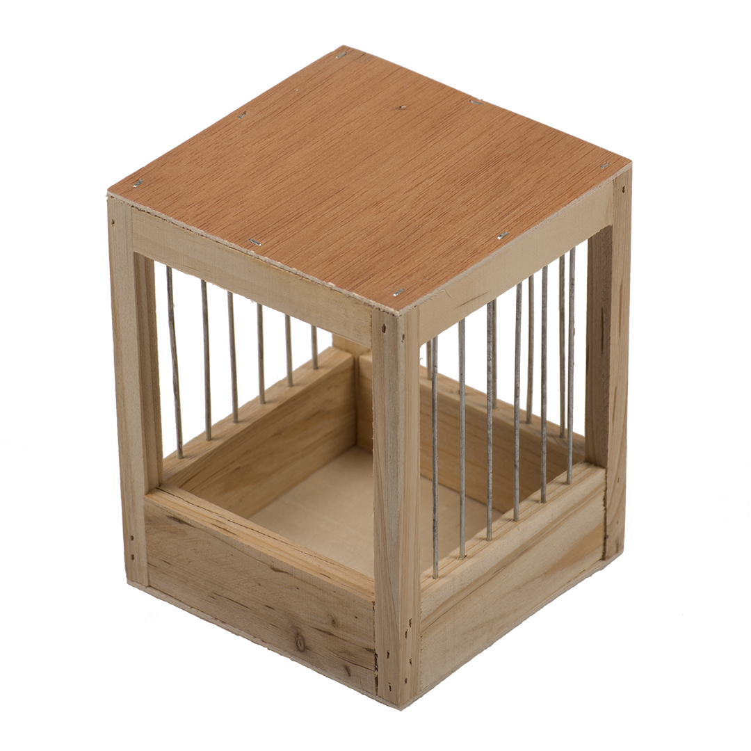 Nest box with bars for in aviary - Product shot