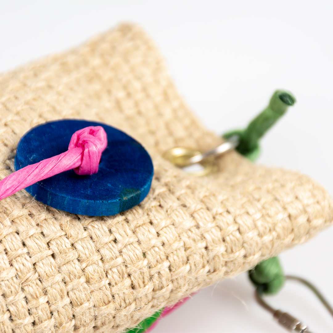 Sisal snack bag with paper, wood and bell multicolour - Detail 2