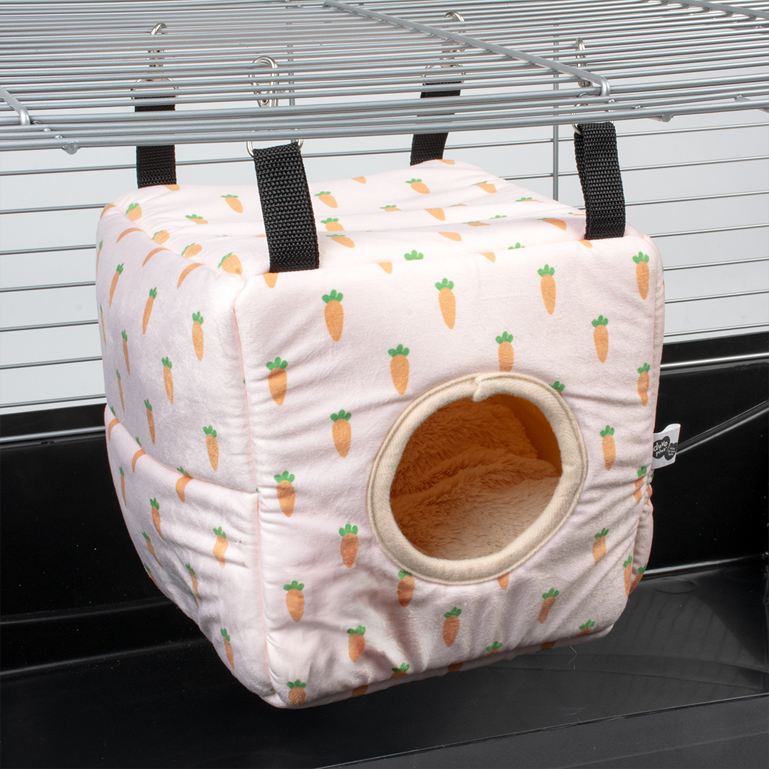 Carrot cube maison suspendue peluche multicolore - Sceneshot